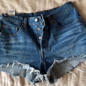 Levi’s 501 cut off denim shorts